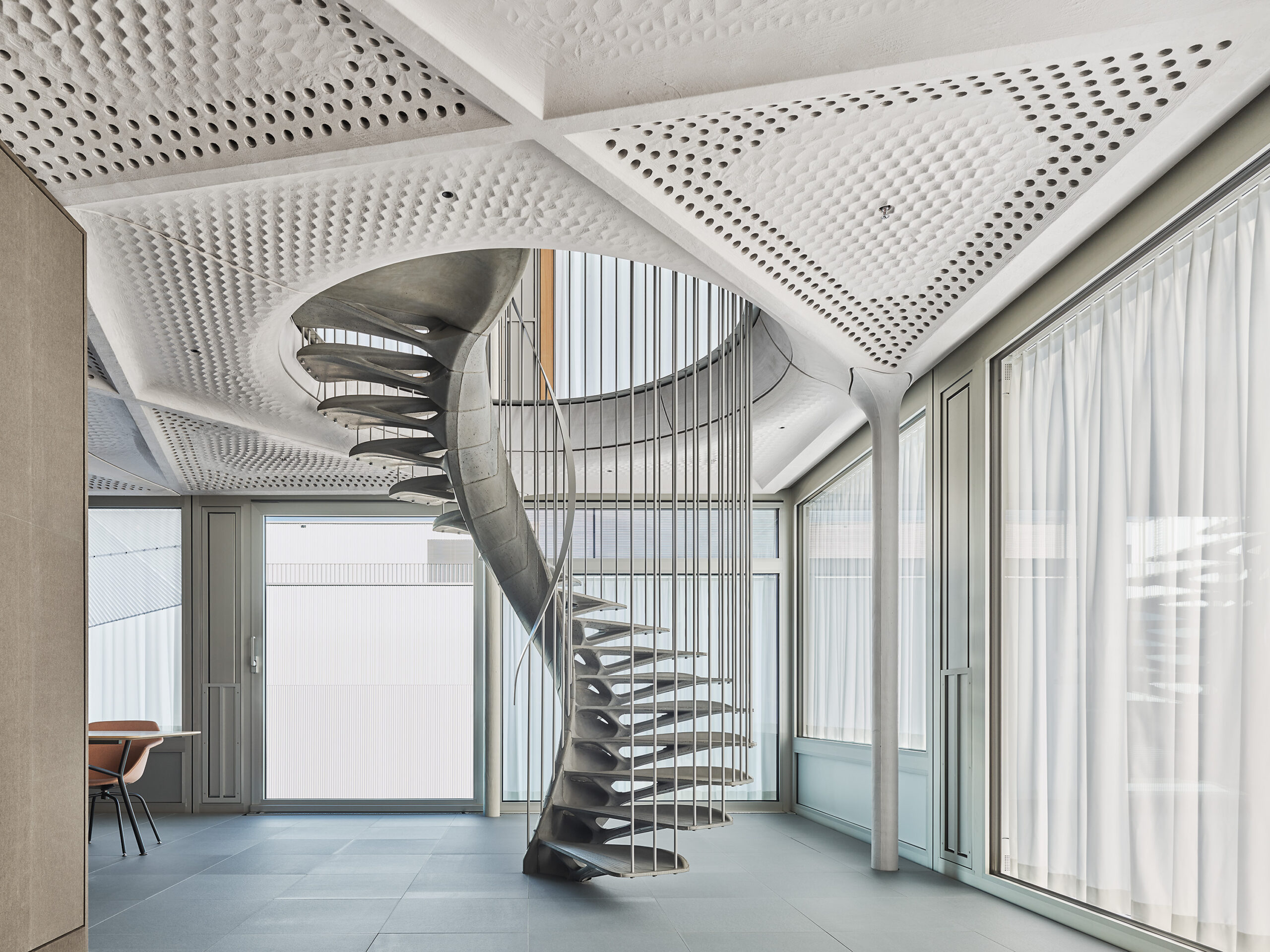 پله مارپیچ Cadenza:طراحی پله گرد مدرن با فناوری دیجیتال