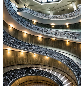 پله گرد واتیکان | از پله برامانته تا پله مومو